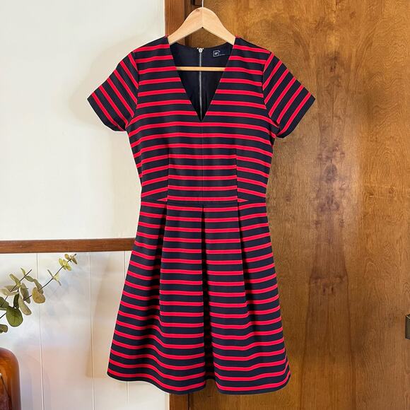 GAP Striped Short Sleeve V-Neck Fit & Flare Mini Dress Pockets Red Blue Womens 0 - Picture 4 of 12